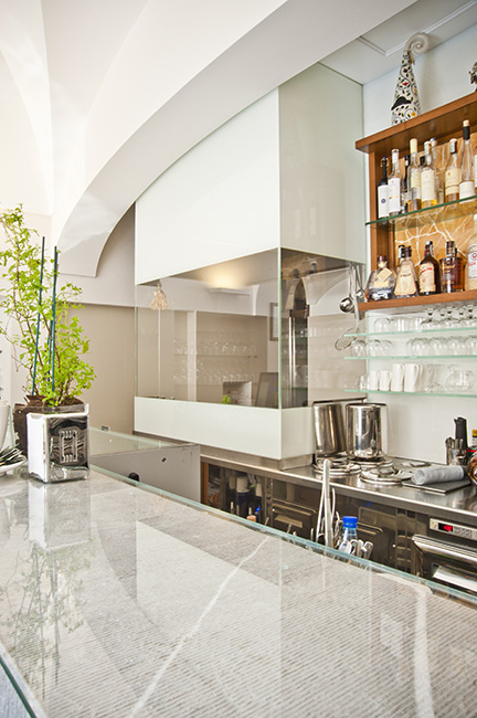 Furniture restauration of a luxury restaurant in Amalfi Coast - Lamberti Design Italy - Arredamento negozi franchising lavorazione metalli design su misura