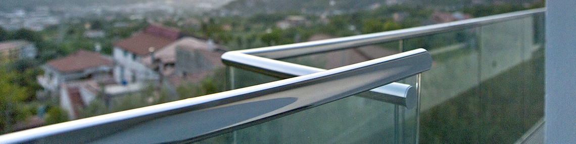 Custom outdoor furnitures - steel and glass balustrades and railings -Balaustre acciaio e vetro arredamento acciaio inox esterni interni su misura