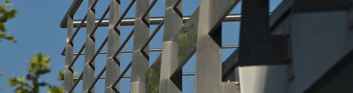 Custom steel balustrades, staircases and railings - metal furnishing - Balaustre acciaio vetro arredamento acciaio inox su misura taglio waterjet