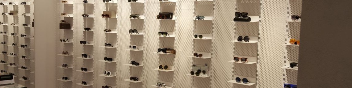 Metal Furniture Eyeglass Store - Arredamento negozi franchising lavorazione acciaio inox su misura