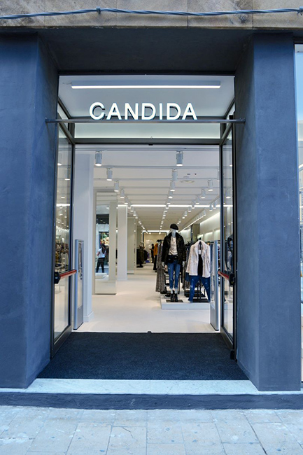 Lamberti Design specializes in contract furniture projects. Our team engineered, produced and installed the entire store of Candida fashion brand in Italy - Arredamento negozi in acciaio brand Candida - Lamberti Design