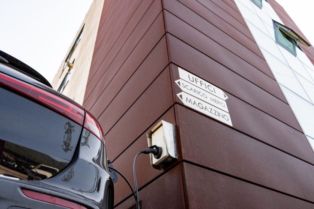 Ricaricato auto elettrica
