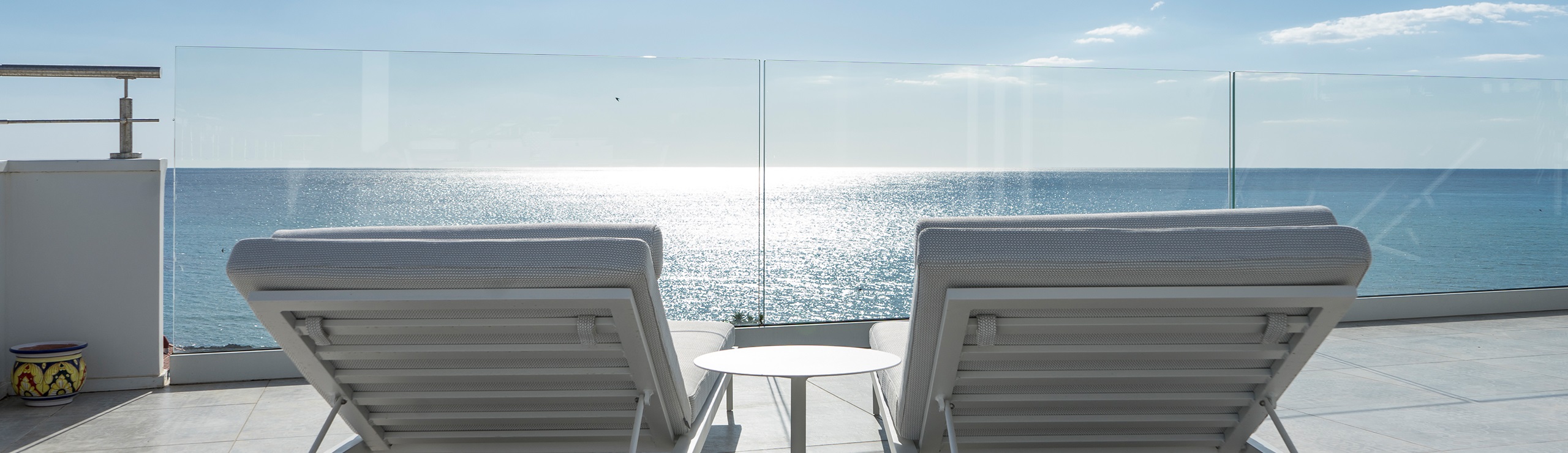 Arredi outdoor in acciaio inossidabile per casa al mare in Cilento