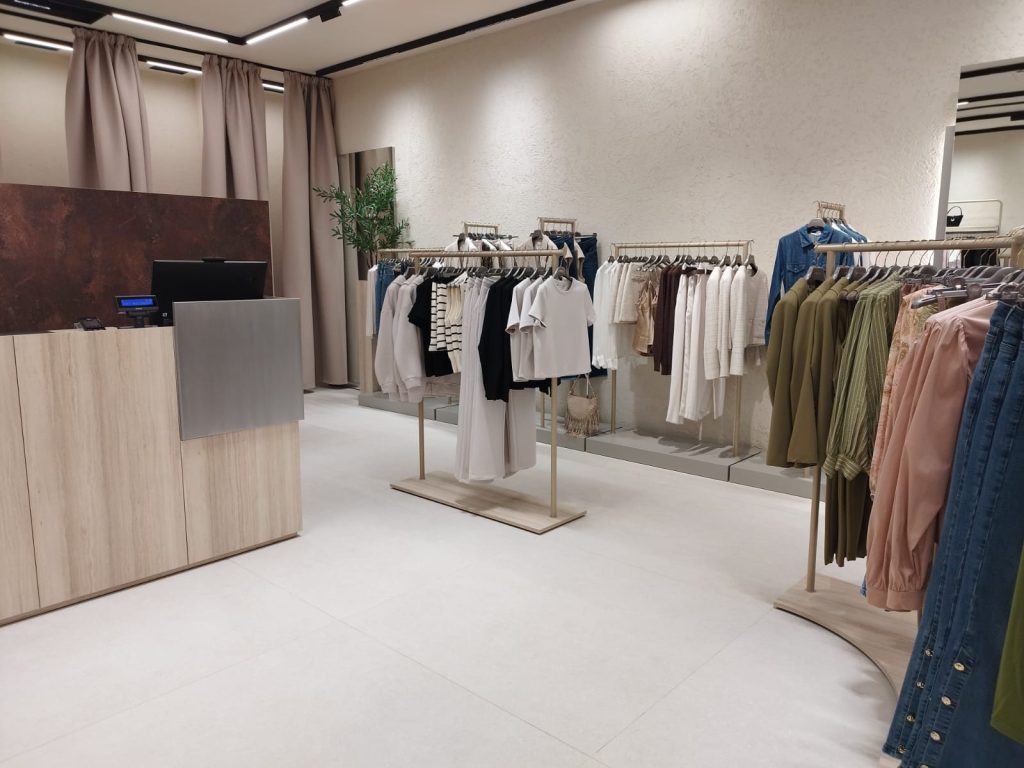 arredo-negozio-su-misura-palmanova (27)